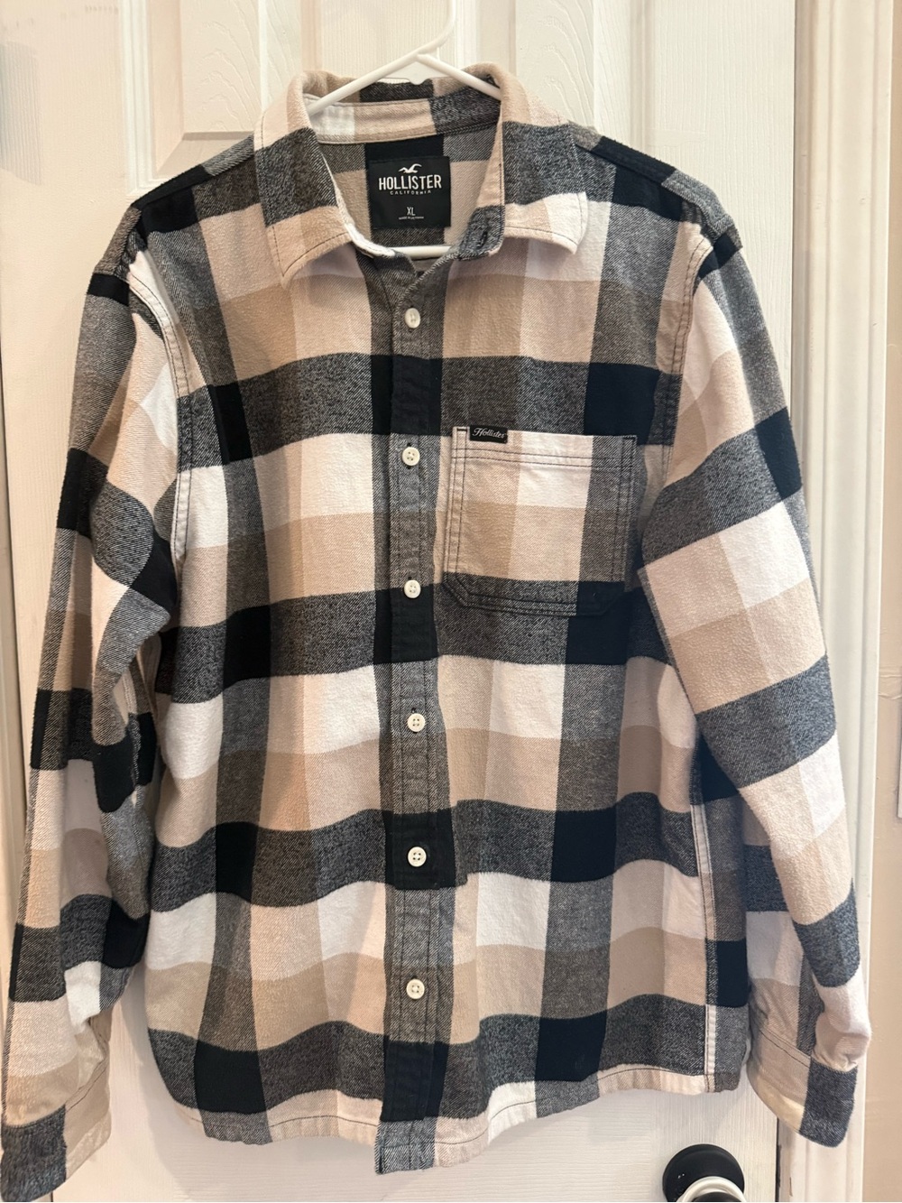 Hollister Men’s Beige, Black & White Plaid Button-Down Shirt